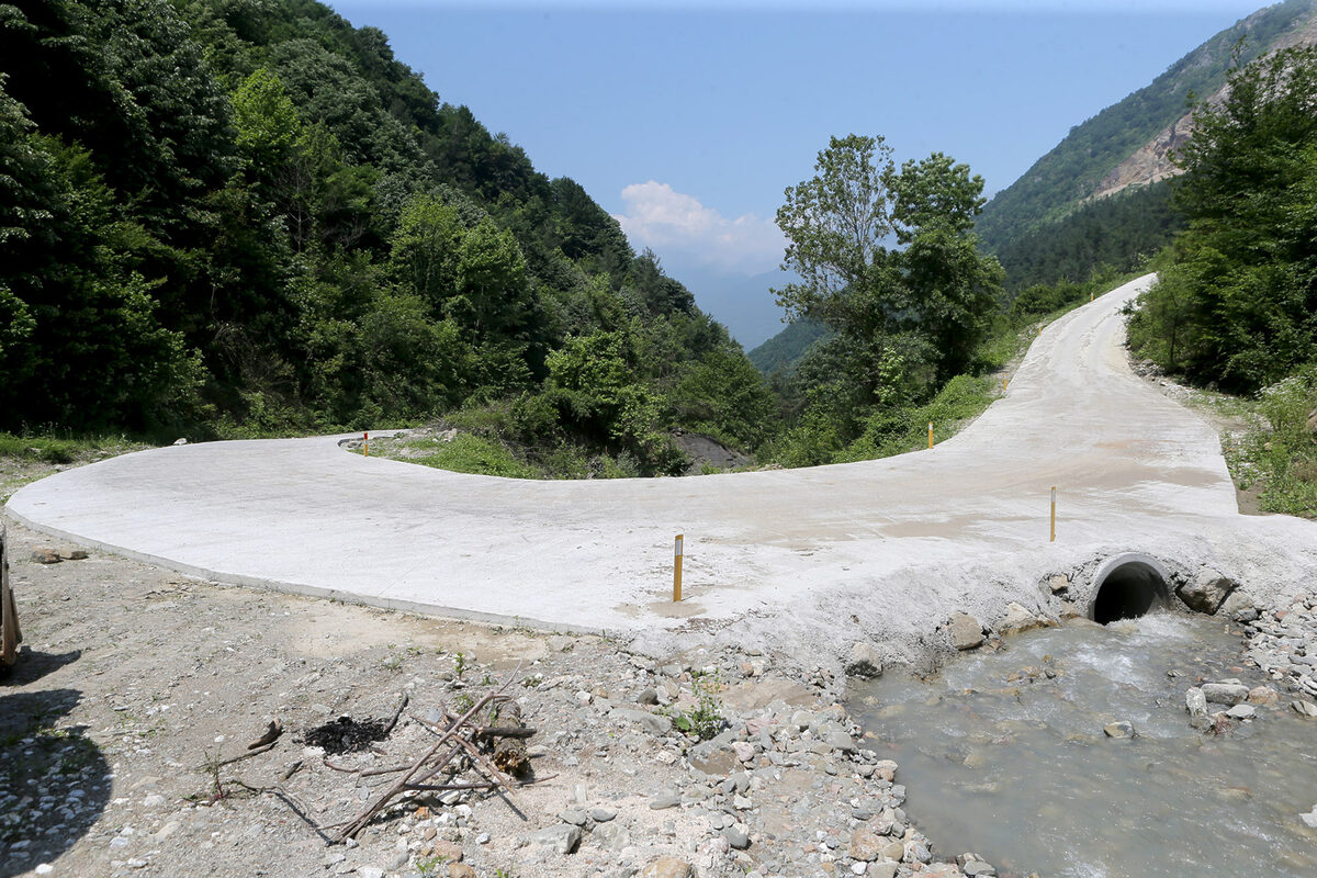 Geyve’nin kırsalına 14 kilometre yeni beton yol