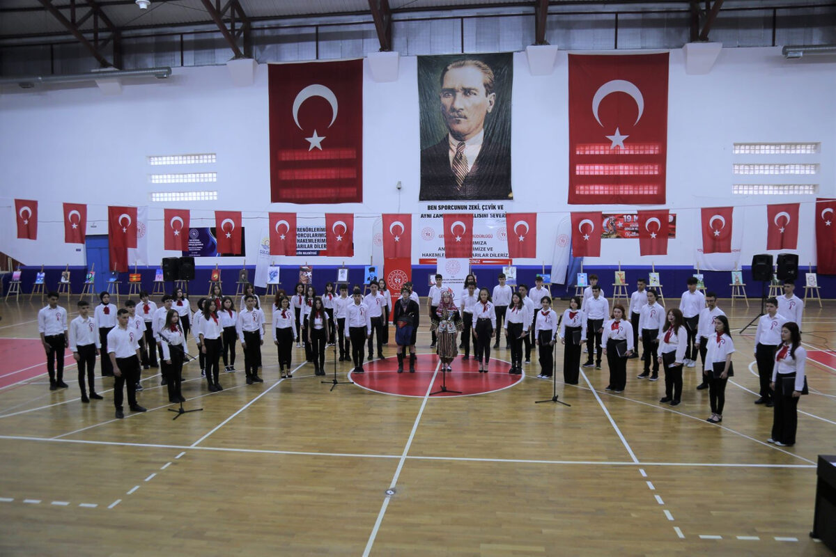 Gölcük’te 19 Mayıs Atatürk’ü