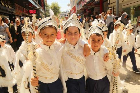 Gölcük’te toplu sünnet coşkusu