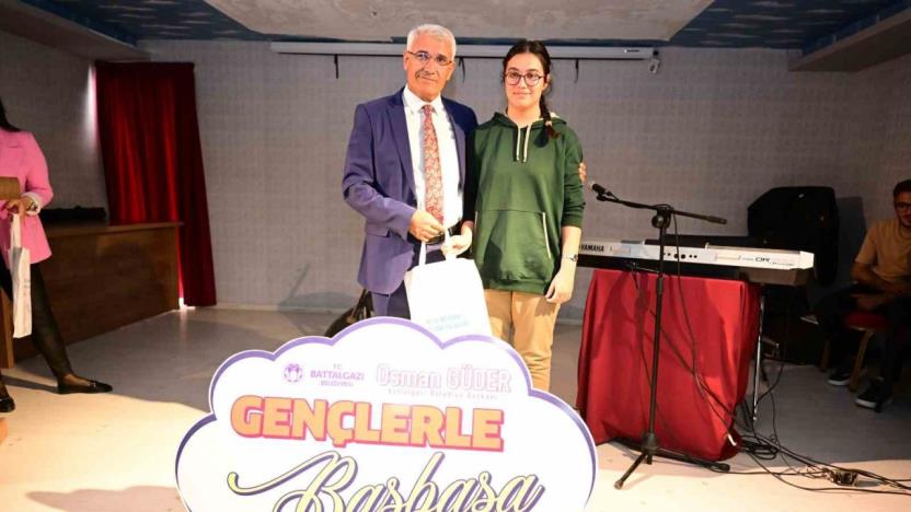 Güder’den gençlere eğitim seti desteği