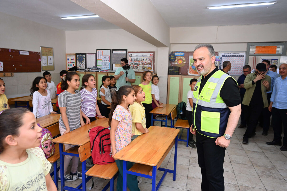 Hatayli depremzedelere cocuklara Alinur Aktas morali - Marmara Bölge: Balıkesir Son Dakika Haberleri ile Hava Durumu