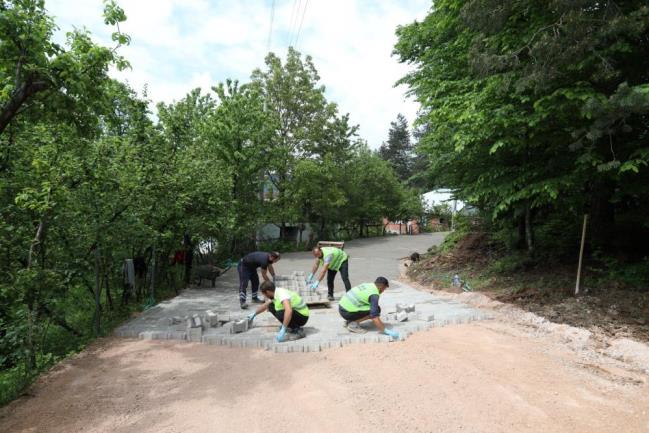 İNEGÖL’DE YOLLAR PARKE TAŞLA KAPLANIYOR  