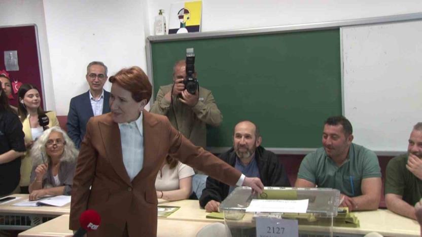 İYİ Parti Genel Başkanı Akşener, oyunu Üsküdar’da kullandı