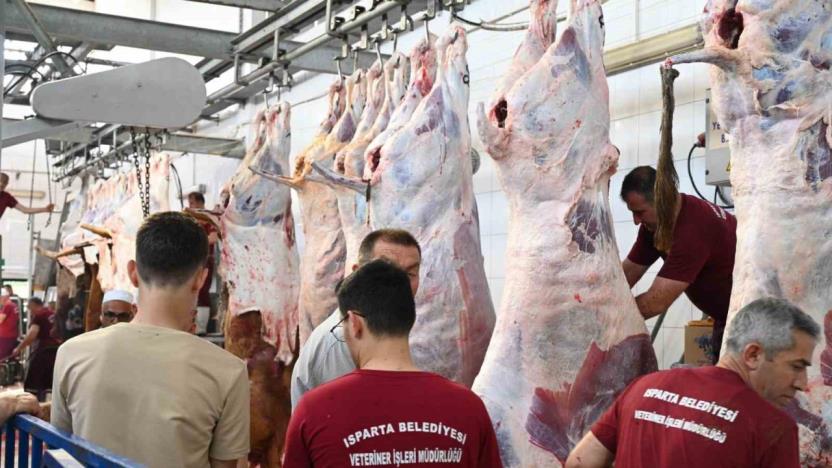 Isparta Belediyesi iki gün boyunca mezbahada 300 kurban kesimi yapacak