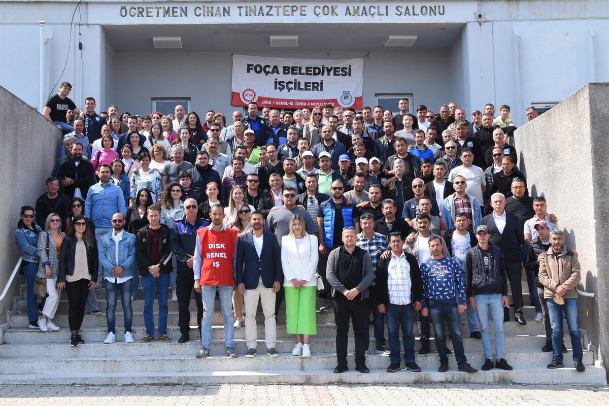 İzmir Foça’da belediye çalışanları 1 Mayıs’ı kutladı