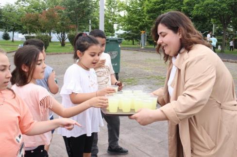 İzmit’te Alikahyalı çocuklara lezzetli ikramlar