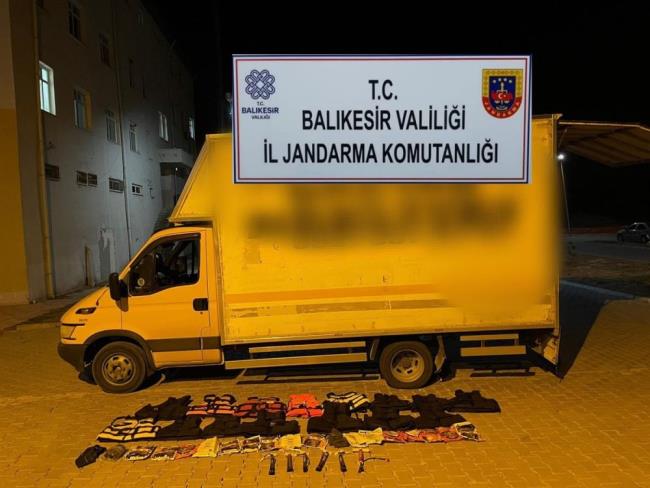 JANDARMA DÜZENSİZ GÖÇMENLERE GÖZ AÇTIRMIYOR  