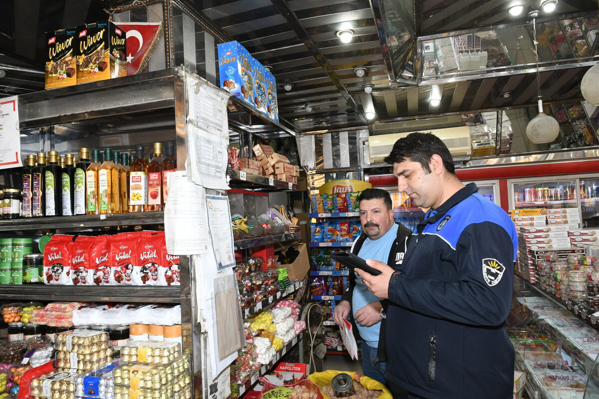 İzmir’de Karabağlar Belediyesi Zabıta