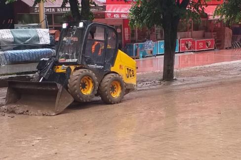 Kastamonu'da sel... Ekipler sahada