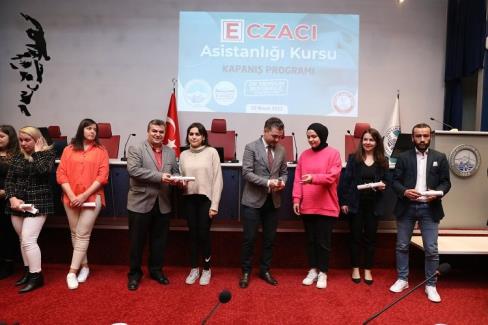 Kayseri Büyükşehir’in eczacı asistanlığı kursu sona erdi