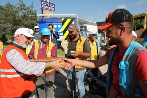 Kayseri Kocasinan’da Oto Galericiler’e asfalt dopingi