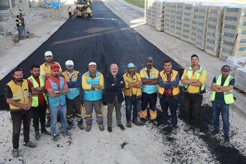 Kayseri Kocasinan’da sezonun ilk asfaltı döküldü