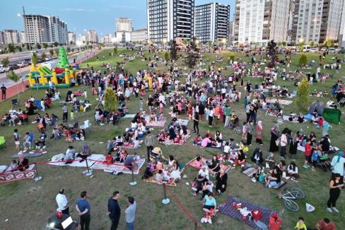 Kayseri Melikgazi’de açık hava sinema keyfi sürüyor