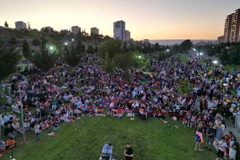 Kayseri Melikgazi'de açık havada sinema keyfi