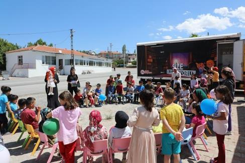 Kayseri Talas'ta Gezici Kütüphane Şenliği