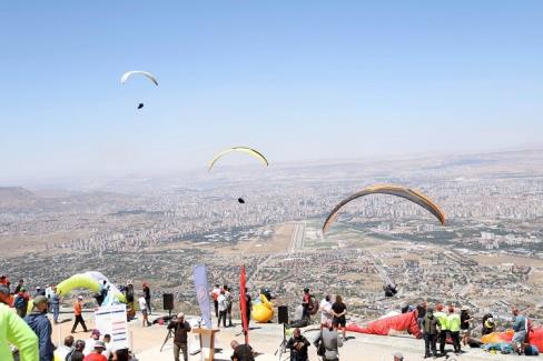 Kayseri Talas’ta Yamaç Paraşütü heyecanı