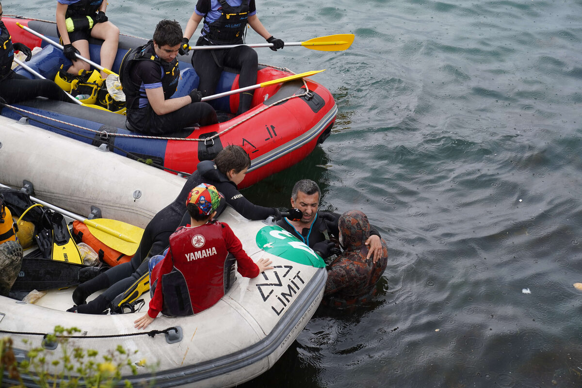 Kiz Kulesi ve Salacak sahilinde deniz dip temizligi - Marmara Bölge: Balıkesir Son Dakika Haberleri ile Hava Durumu