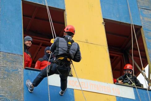 Kocaeli İtfaiyesi tam bir meslek okulu gibi…