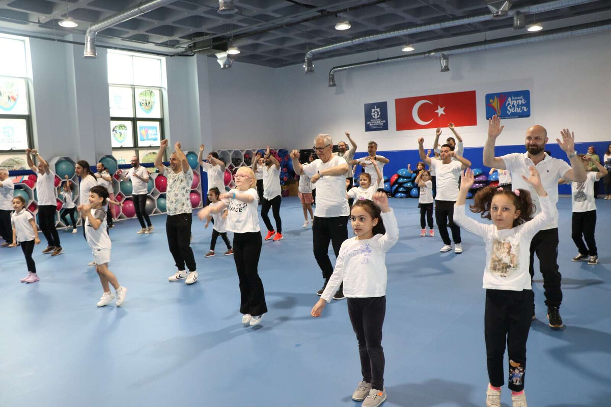 Kocaelide Babalar Gunune ozel zumba - Marmara Bölge: Balıkesir Son Dakika Haberleri ile Hava Durumu