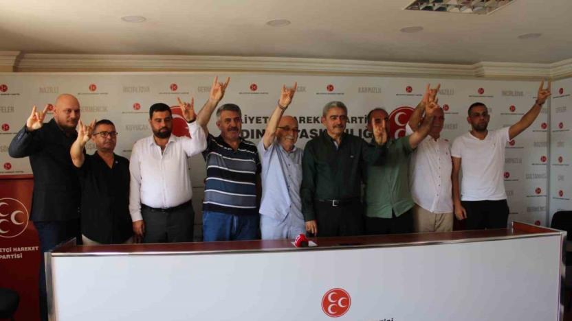 MHP Aydın’da yeni üyelere rozetleri takıldı