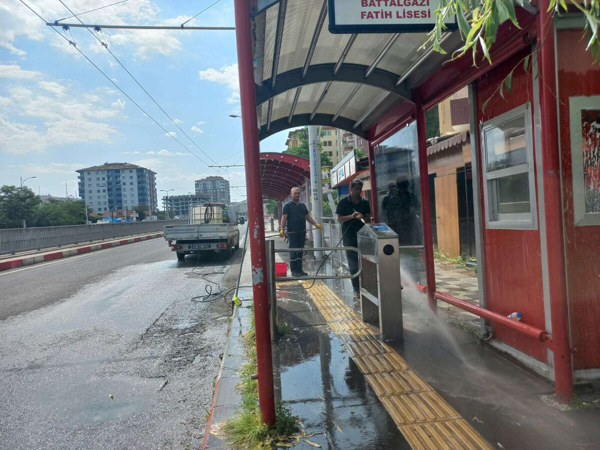 MOTAS otobus duraklarini onariyor - Marmara Bölge: Balıkesir Son Dakika Haberleri ile Hava Durumu