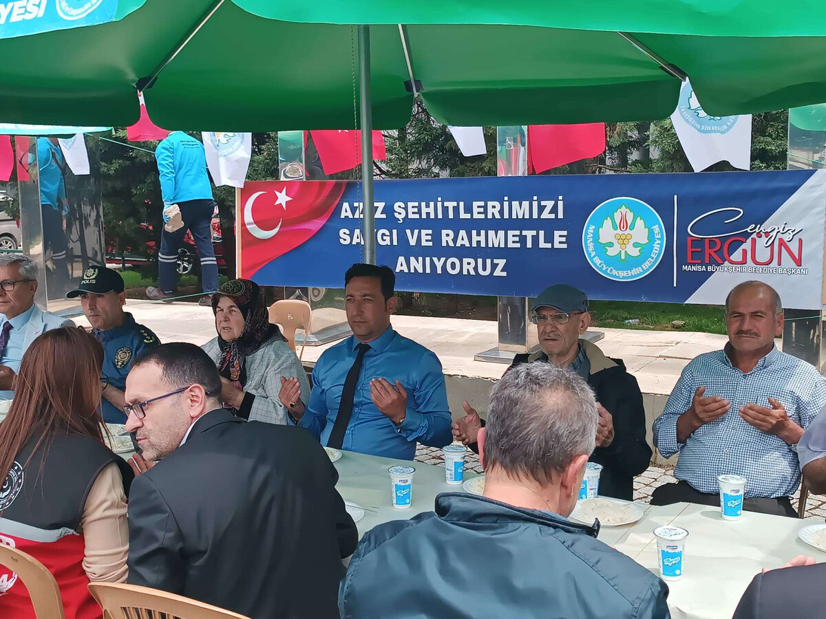 Manisa Salihlide sehitlere saygi durusu - Marmara Bölge: Balıkesir Son Dakika Haberleri ile Hava Durumu