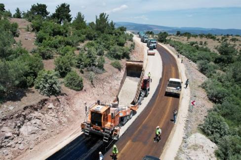 Manisa Saruhanlı’da yollar asfalta kavuşuyor