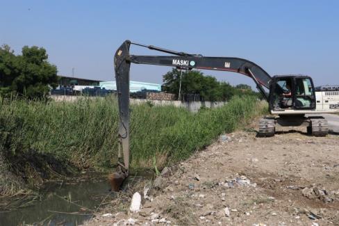 Manisa Şehzadeler’de kurutma kanalında temizlik