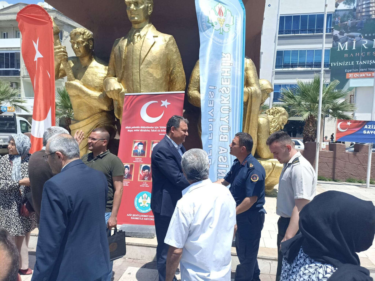 Manisa Turgutlulu sehitleri unutmadi - Marmara Bölge: Balıkesir Son Dakika Haberleri ile Hava Durumu