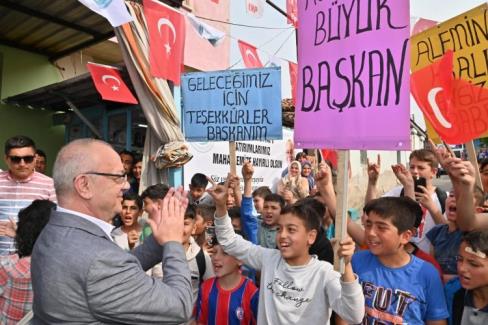 Manisa’da miting havasında karşılama