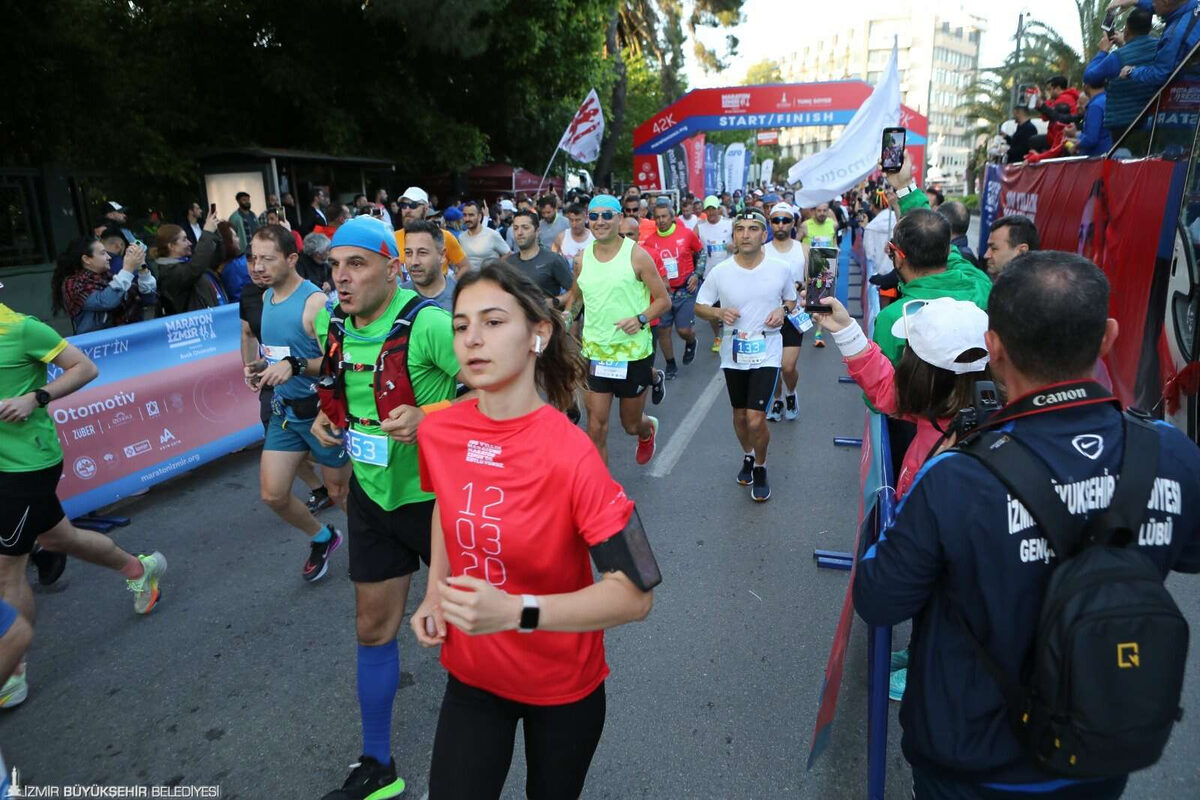 Maraton Izmirde nefes kesen yaris - Marmara Bölge: Balıkesir Son Dakika Haberleri ile Hava Durumu