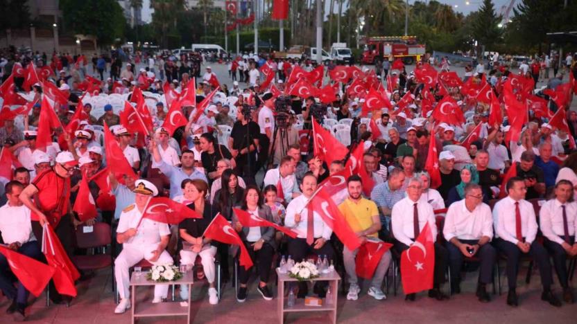 Mersinliler, 15 Temmuz’un yıl dönümünde meydanlara akın etti