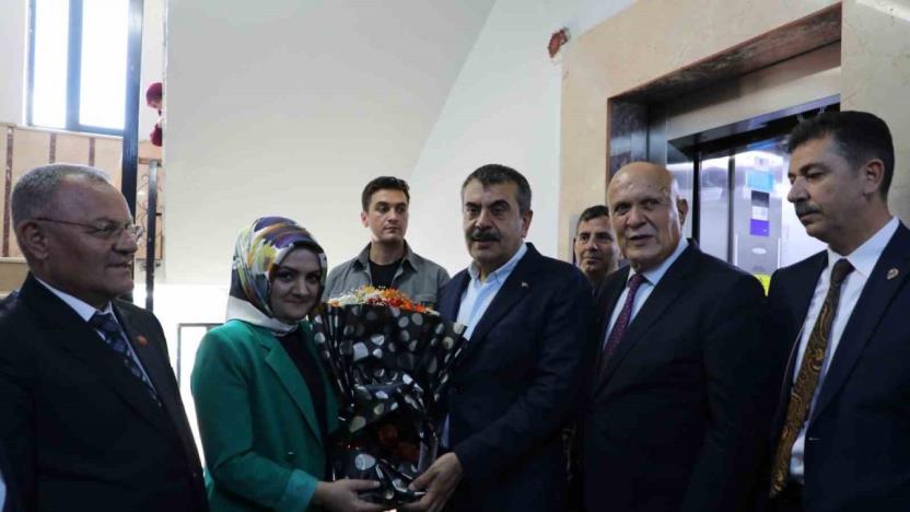 Milli Eğitim Bakanı Tekin, Bayburt Belediyesini ziyaret etti