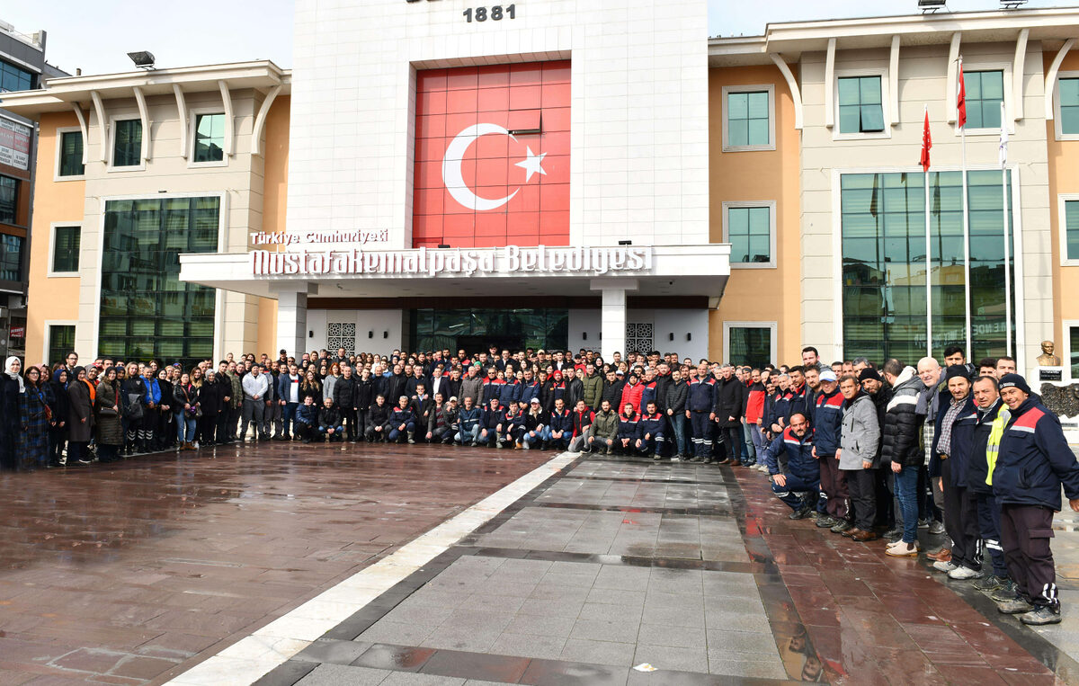 Mustafakemalpasada iscilere cifte bayram Yuzde 40 zam ve iyilestirme - Marmara Bölge: Balıkesir Son Dakika Haberleri ile Hava Durumu