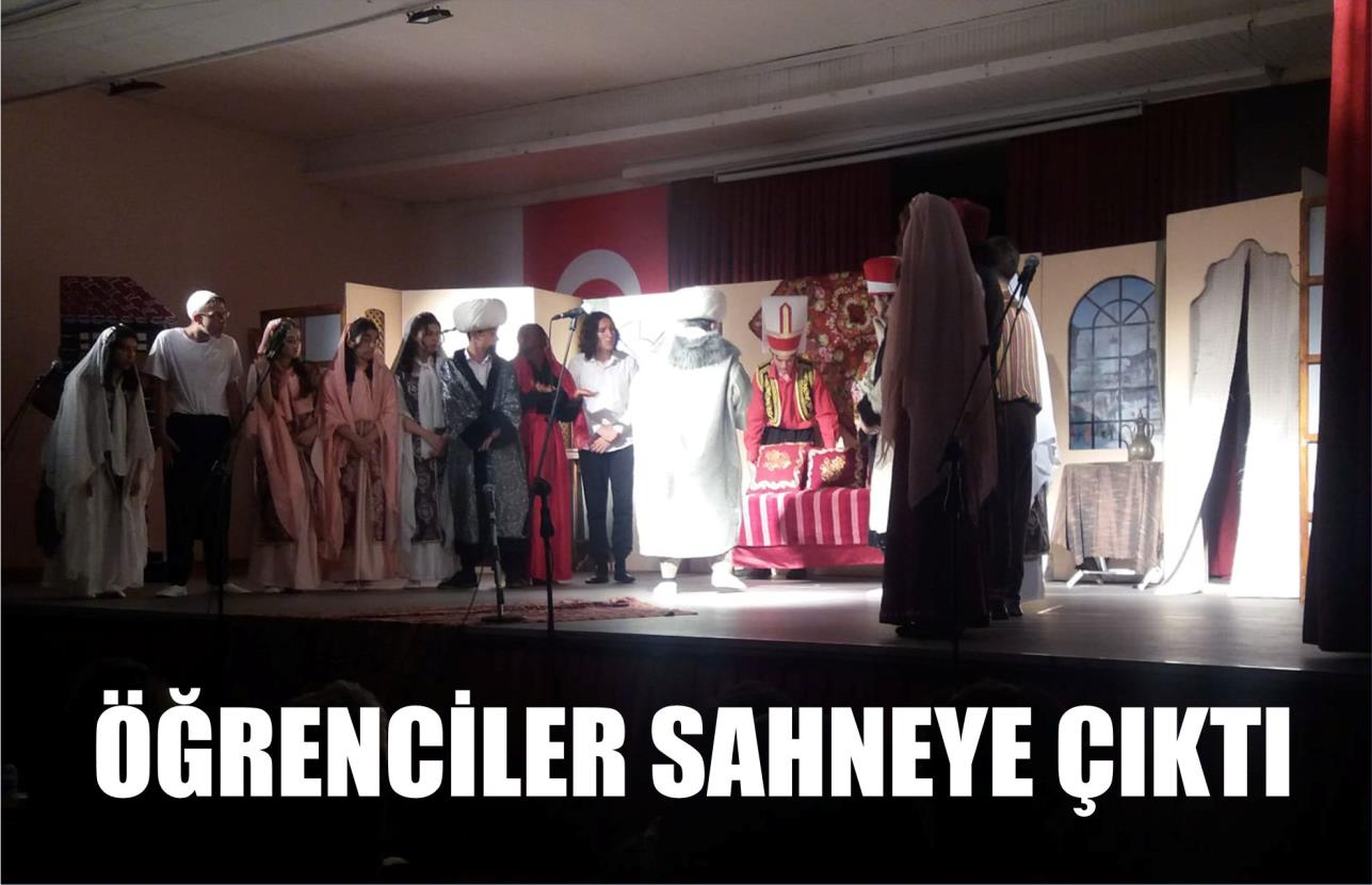 ÖĞRENCİLER SAHNEYE ÇIKTI