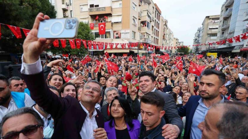 Özgür Özel, Buca’da mitinge dönüşen halk buluşmasında konuştu