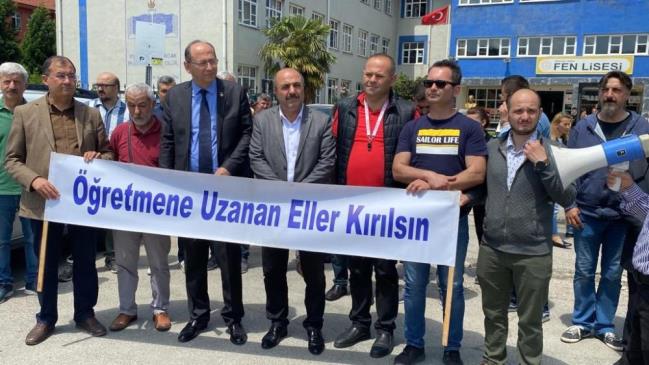 SENDİKALARDAN DARP EDİLEN ÖĞRETMENE DESTEK AÇIKLAMASI  