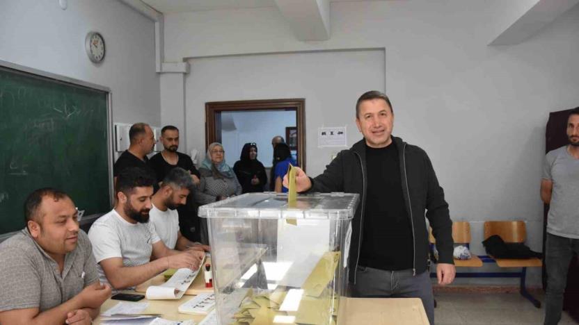 STSO Başkanı Güven Kuzu, oyunu kullandı