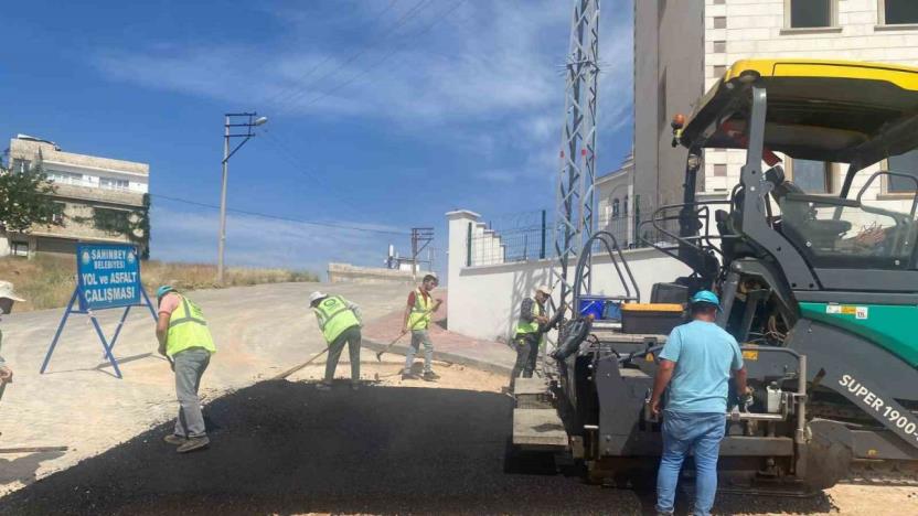 Şahinbey’de havalar ısında asfalt çalışmaları hız kazandı