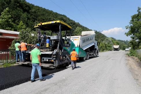 Sakarya Sapanca’da asfaltlamalar sürüyor