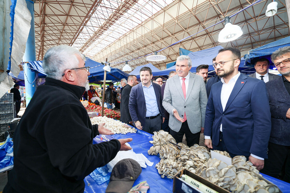 Sakarya’da Başkan Yüce çarşı-pazar saha çalışmasında