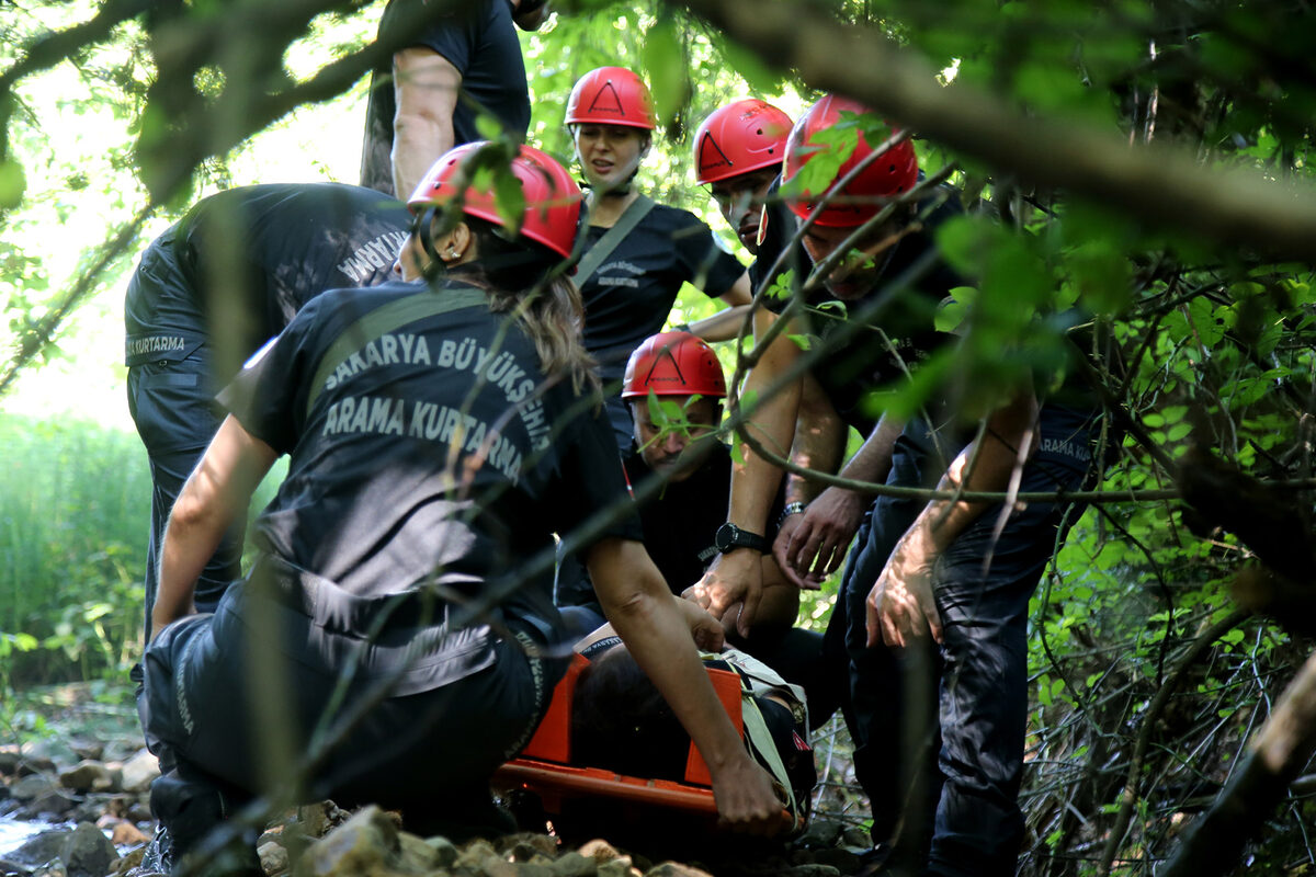 Sakarya’da afet timinden nefes kesen tatbikat