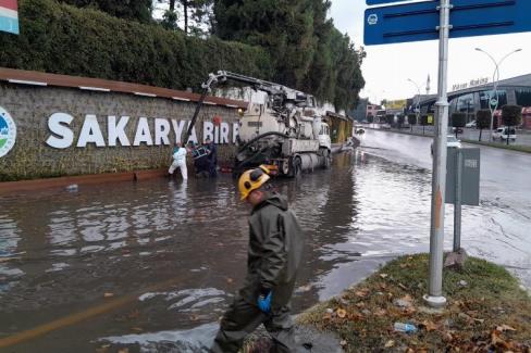 Sakarya’da yağış mesaisi aralıksız sürüyor