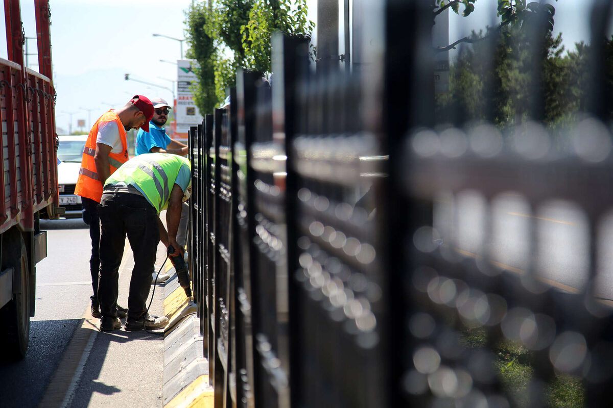 Sakaryada yayalarin hayatina plastik bariyer - Marmara Bölge: Balıkesir Son Dakika Haberleri ile Hava Durumu