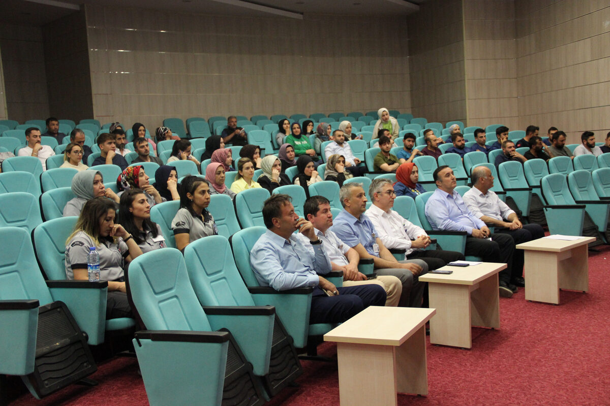 Sivas Numune’de hizmet içi eğitimlere devam