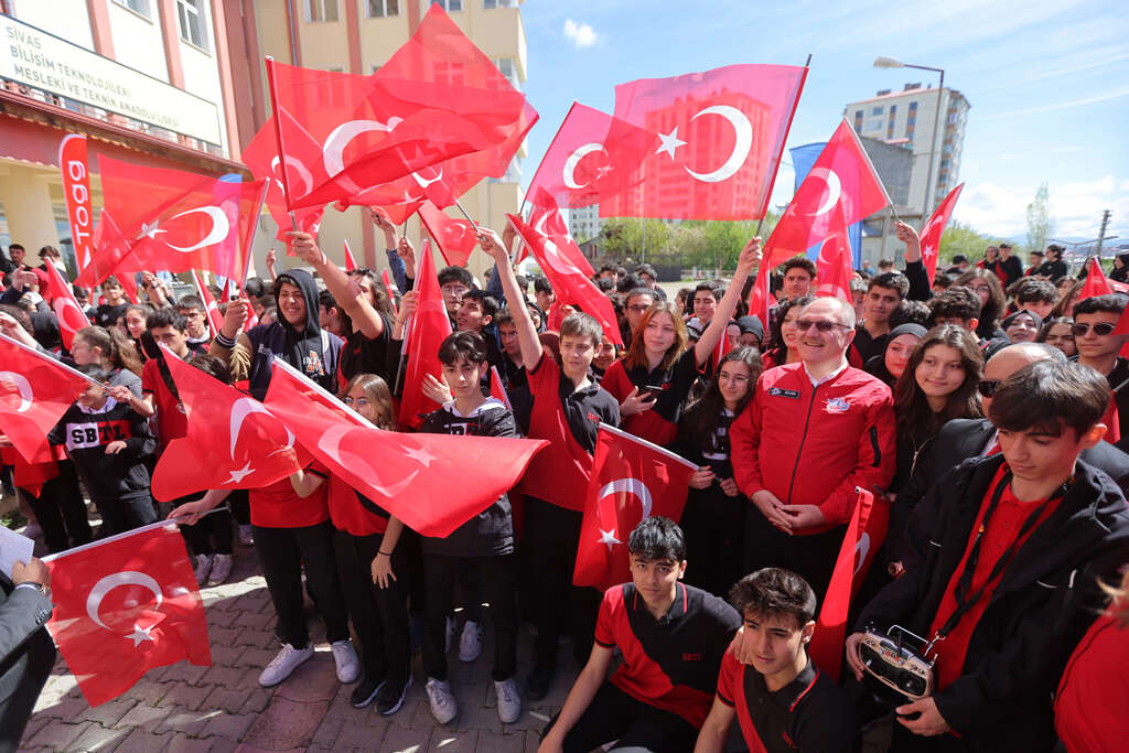 Sivasta Bilisim Lisesinde Togg coskusu - Marmara Bölge: Balıkesir Son Dakika Haberleri ile Hava Durumu