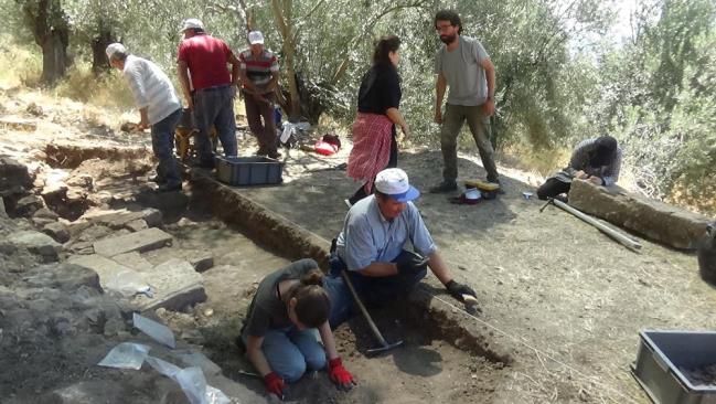 TOPRAGIN ALTINDAN BIN 700 YILLIK VILLA CIKTI - Marmara Bölge: Balıkesir Son Dakika Haberleri ile Hava Durumu