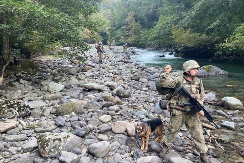 TÜRKİYE’DEN YUNANİSTAN’A YASA DIŞI YOLLARLA GEÇMEYE ÇALIŞAN 3 KİŞİ YAKALANDI