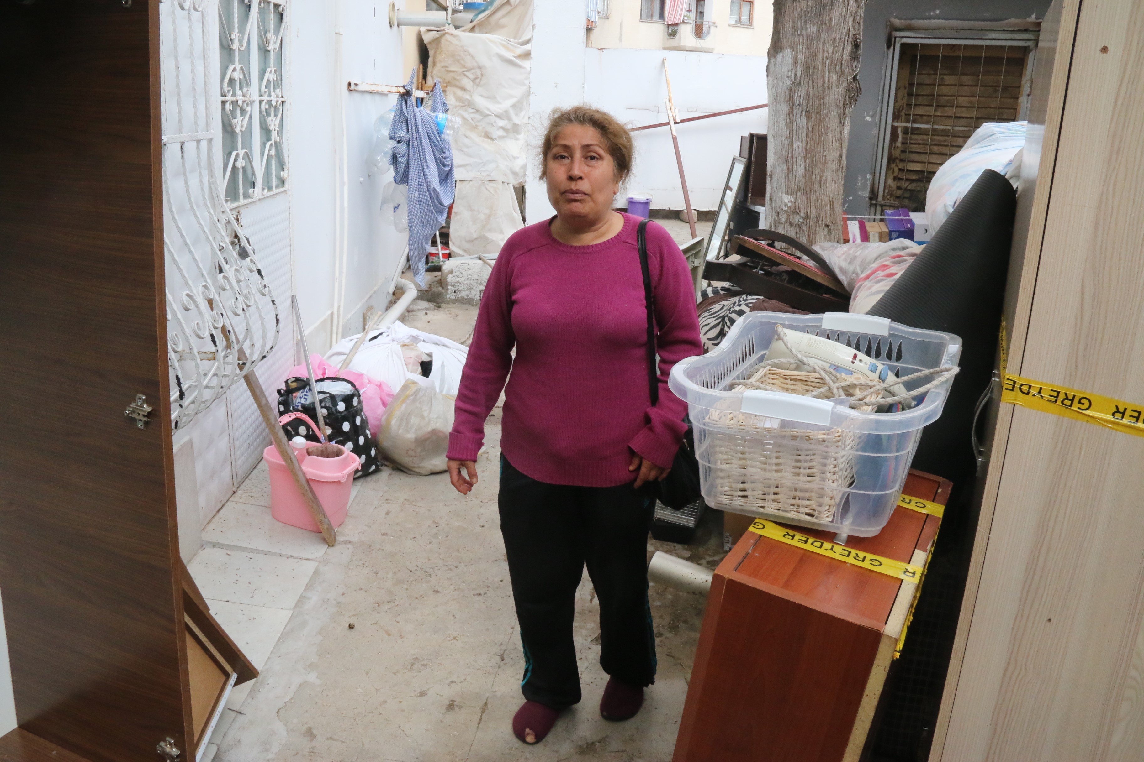 Tahliye suresi doldu esyalarini kapinin onunde buldu - Marmara Bölge: Balıkesir Son Dakika Haberleri ile Hava Durumu