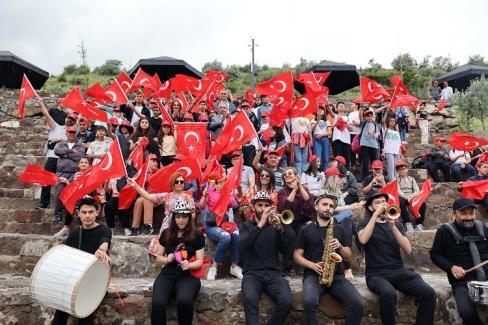 Talas’ta mesire alanında çevre mesajı